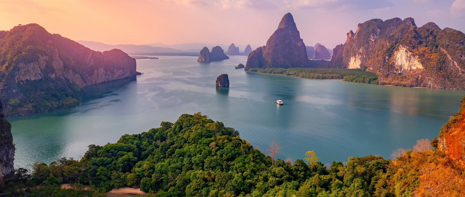 Shutterstock 2465722837