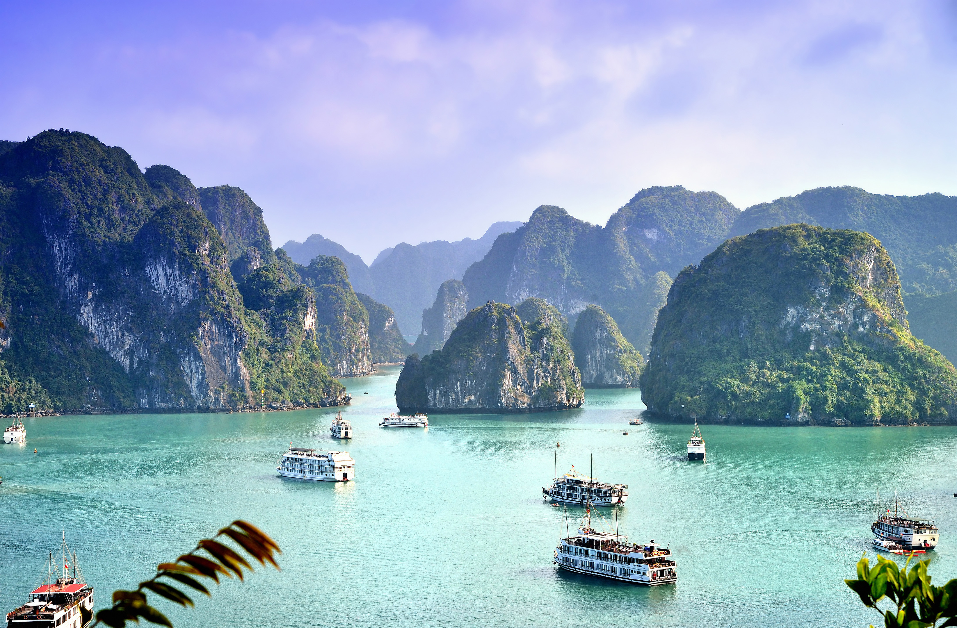 Halong Bay Boats (1)