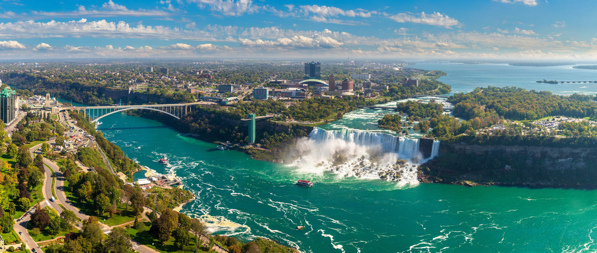 Niagra Falls Wideshot (1)