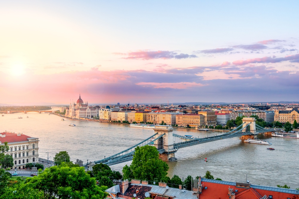 Shutterstock 2755519051