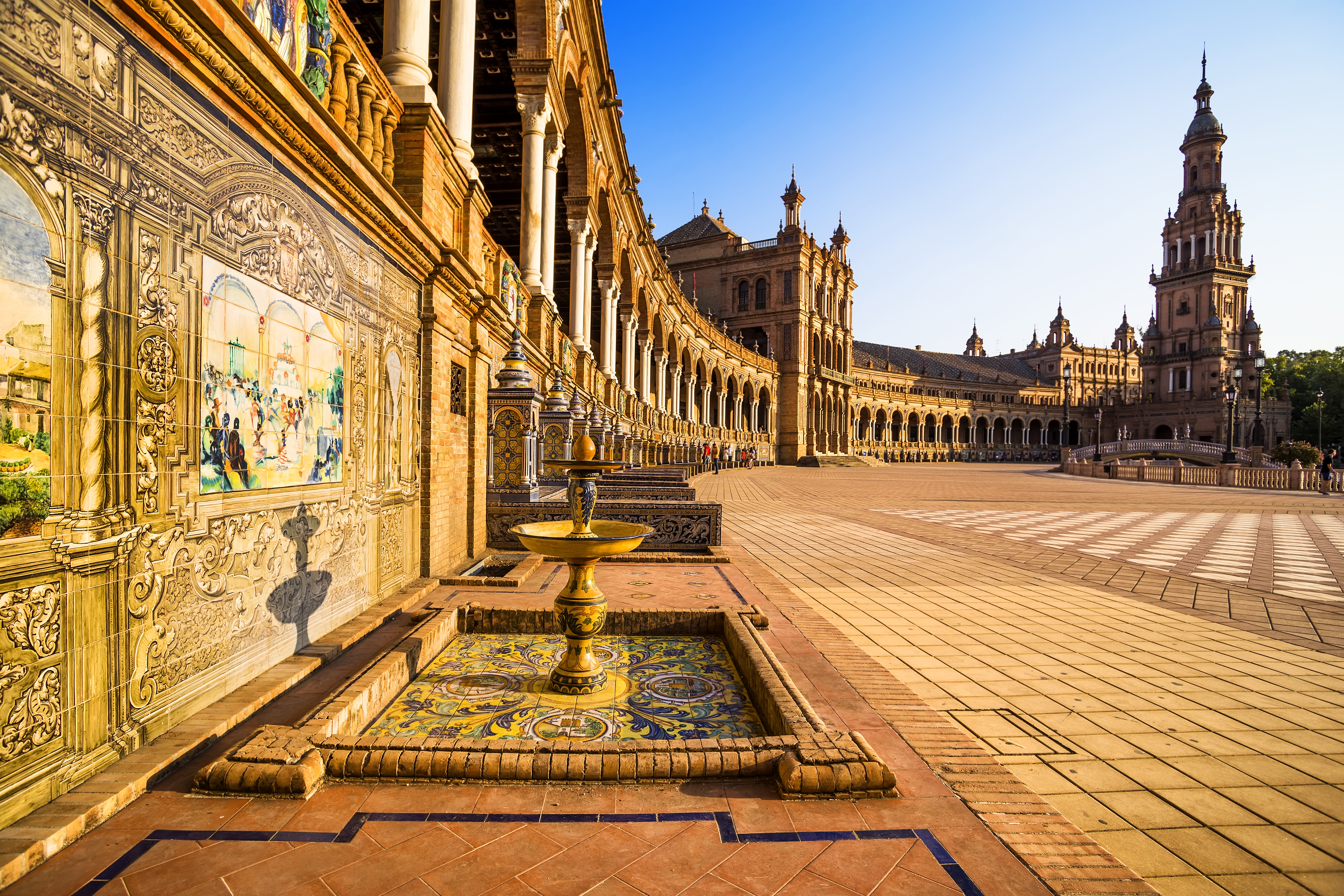 Thinkstockphotos 532664651 Spanish Square Plaza De España In Sevilla